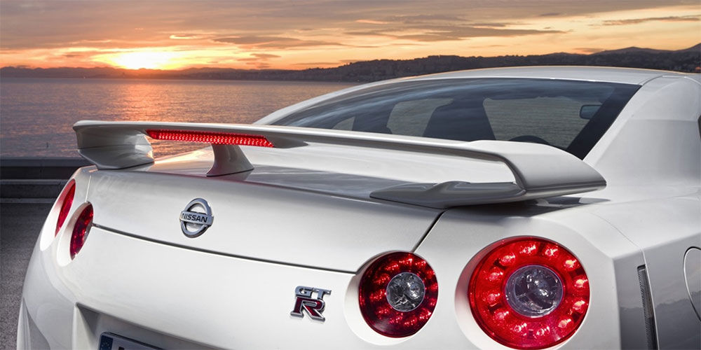 2011 Nissan GT R tail lights