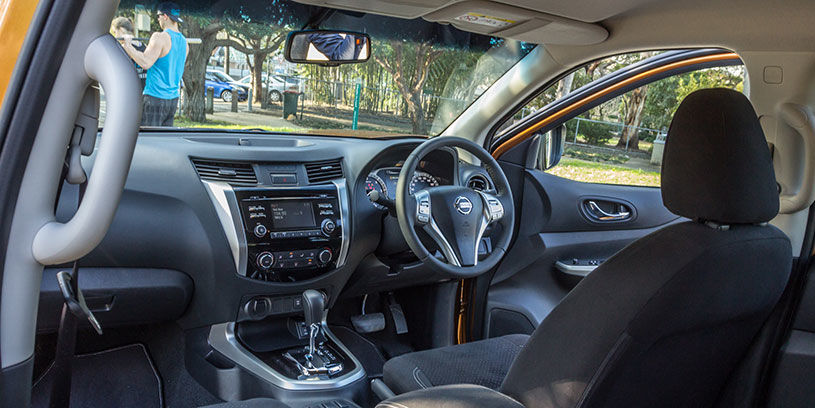 Nissan Navarra interior