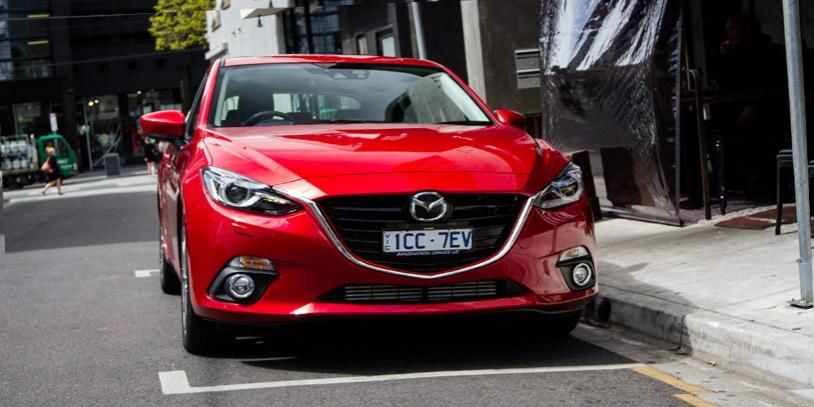 The front view of a Mazda3 Astina 2015
