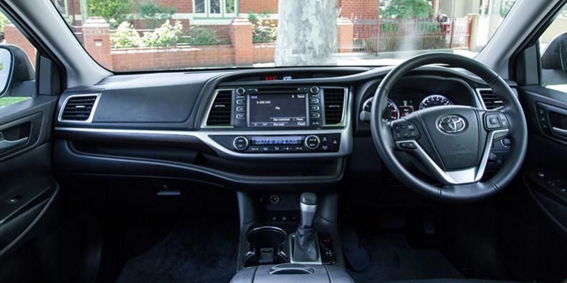 toyota kluger grande interior