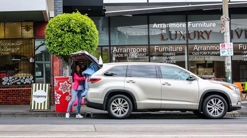 toyota kluger grande parked