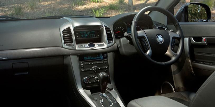 2015 holden captiva interior 02