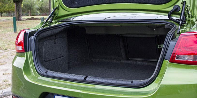 2015 holden commodore interior 02